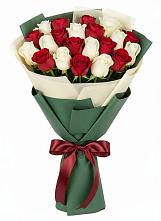Букет Микс из красных и белых роз в Давыдово