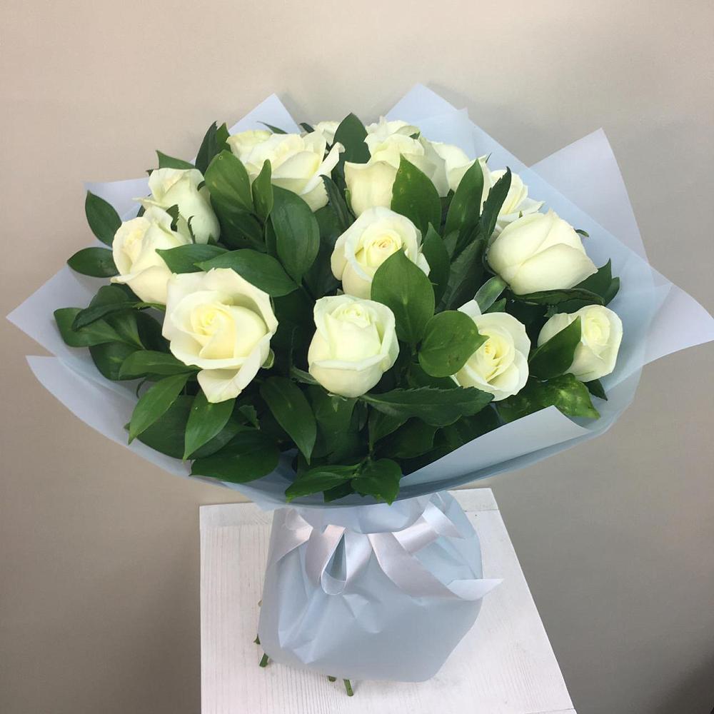 Букет 15 Белых роз Проуд в Давыдово