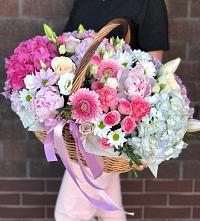 Цветочная композиция из Розы, Хризантемы, Пионы и Лизиантусы в корзине #REPLACE_PRED# Давыдово