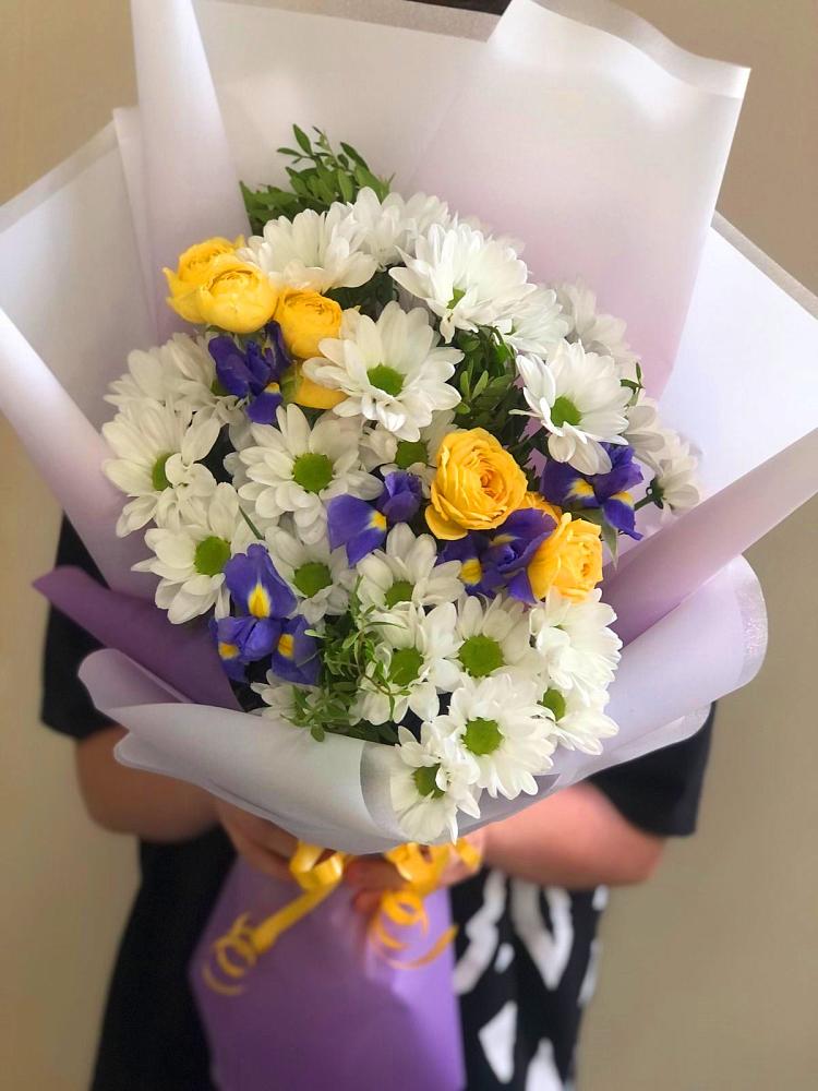 Букет цветов из: Ирисы, Хризантемы и Розы в Давыдово