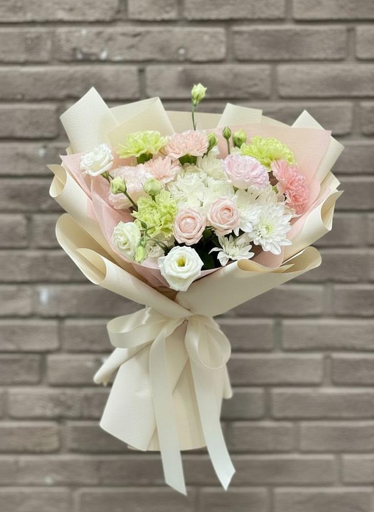 Букет цветов из: Гвоздики, Розы, Лизиантусы и Хризантемы в Давыдово