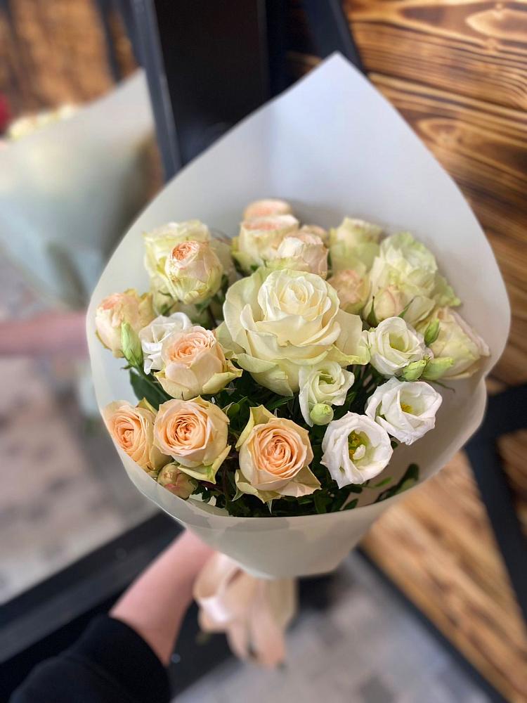 Букет цветов из: Розы и Лизиантусы в Давыдово